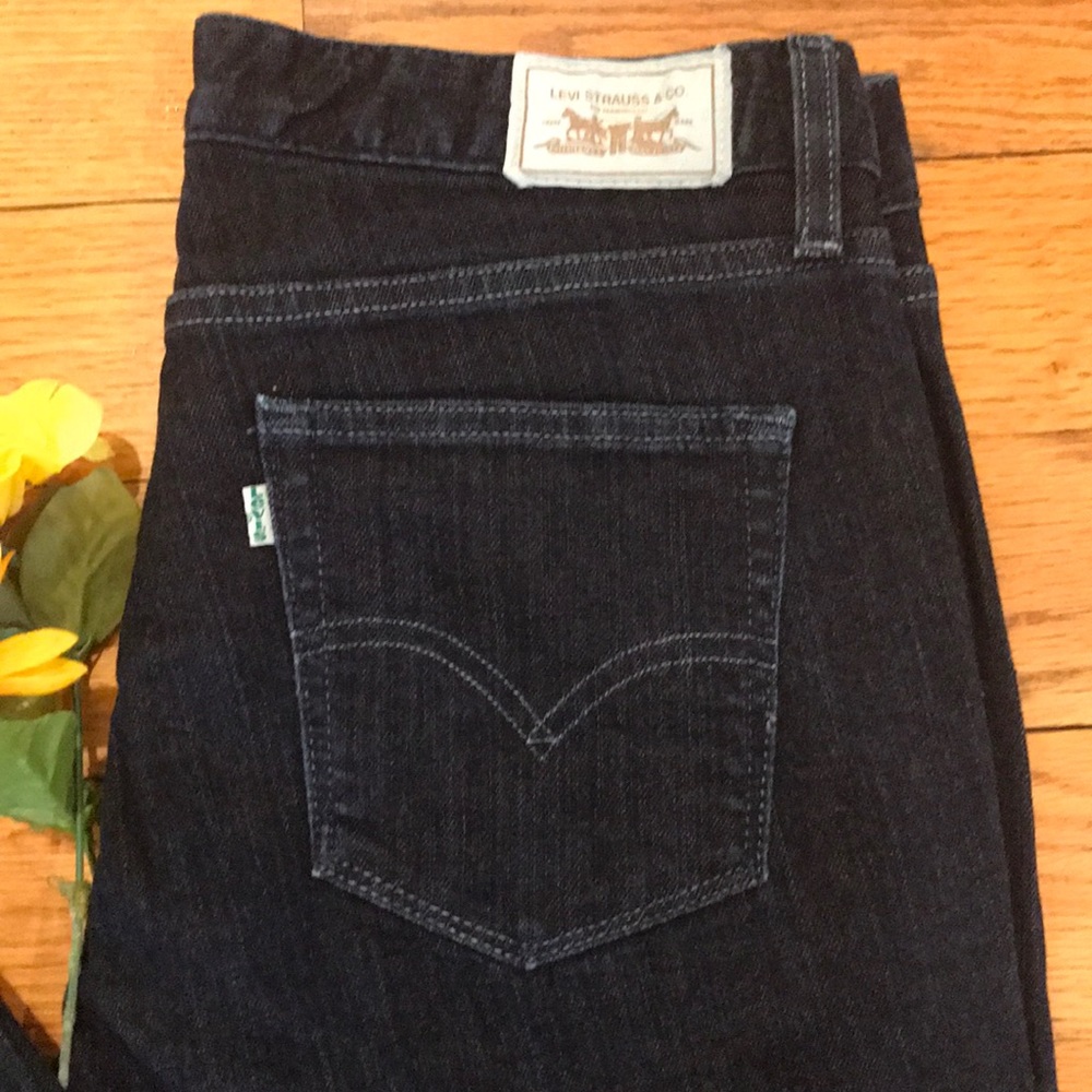 ⭐️ Levi’s 553 NWOT Mid Rise Boot Cut Jeans ⭐️ - Picture 2 of 6